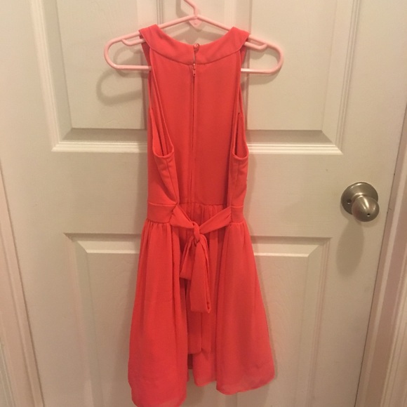 Cute peach colored dress - Picture 2 of 2